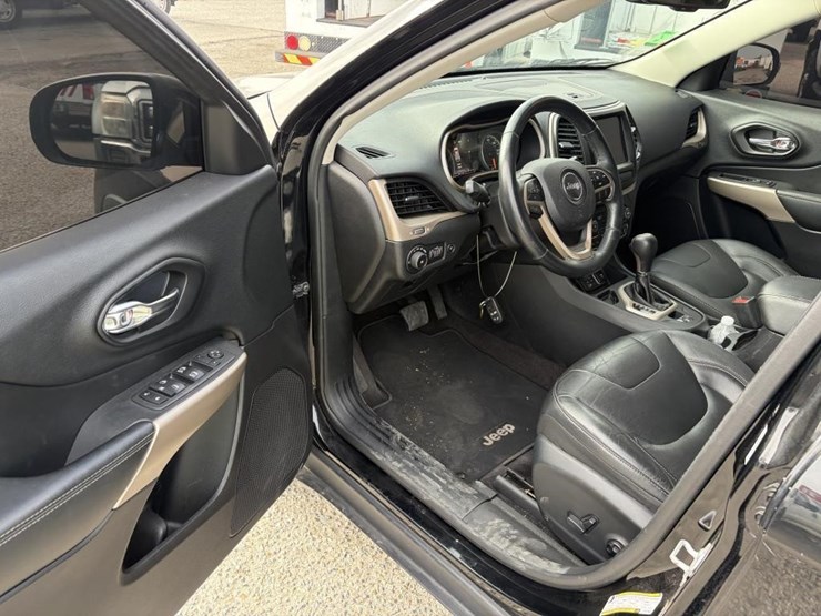 2018-jeep-cherokee-image-12