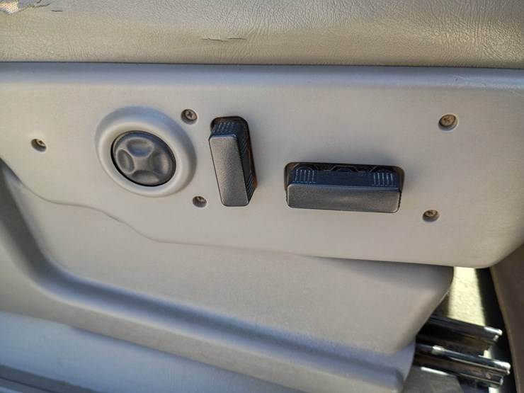 2005-gmc-sierra-2500-image-39