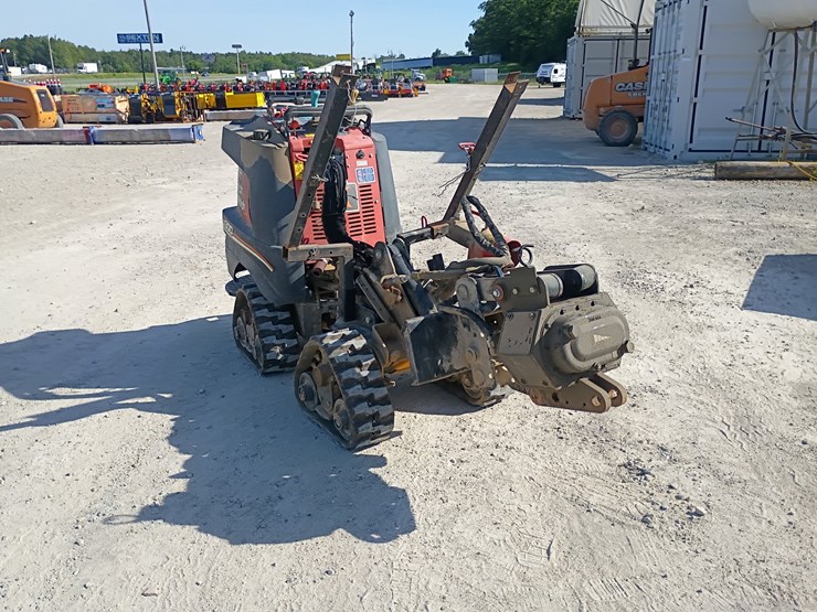 2017-ditch-witch-r300-image-11