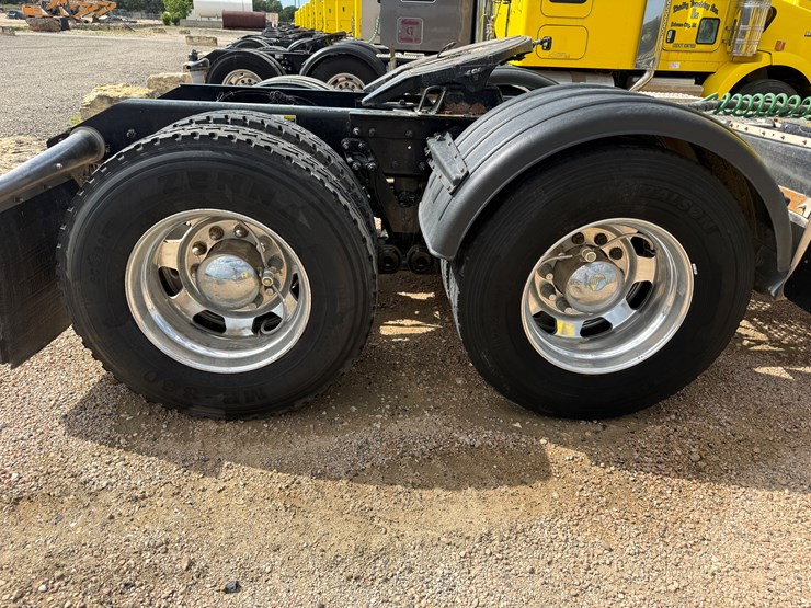 2016-kenworth-t800-image-14