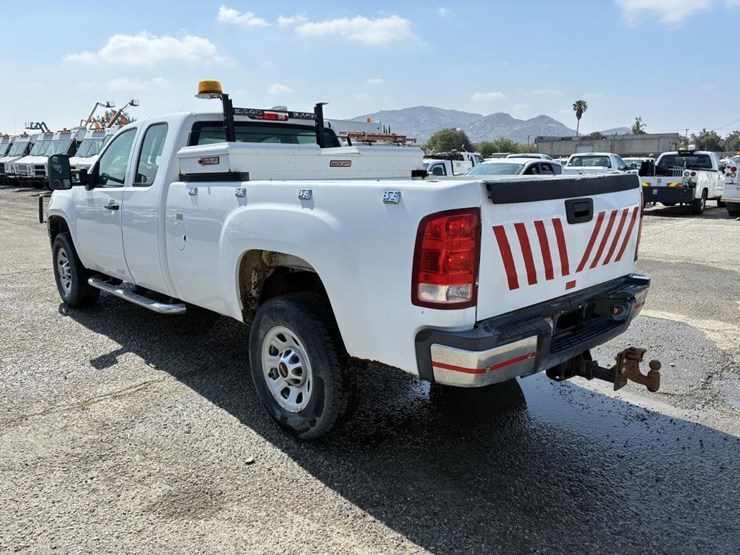 2012-gmc-3500hd-image-4