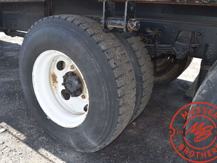 2002-ford-f750-image-25
