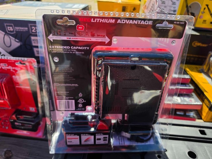 2221---milwaukee-m18-5.0-battery-&-charger-image-2