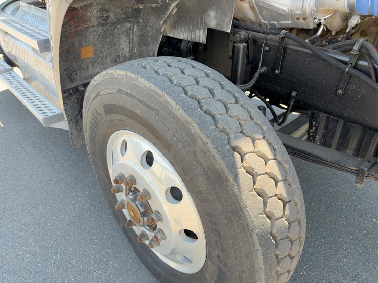 2011-western-star-4900sa-image-11