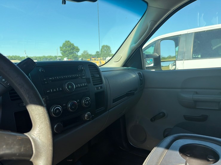 2009-gmc-3500hd-image-17