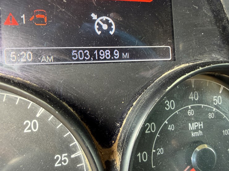 2018-peterbilt-567-image-18