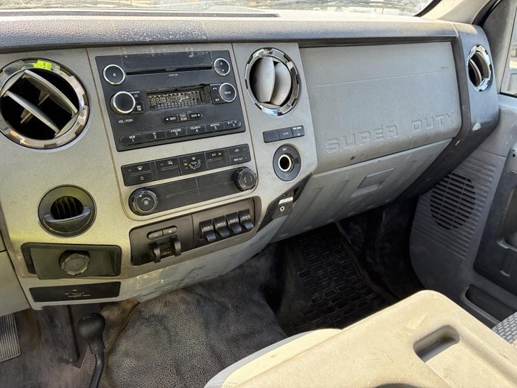 2011-ford-f550-image-18