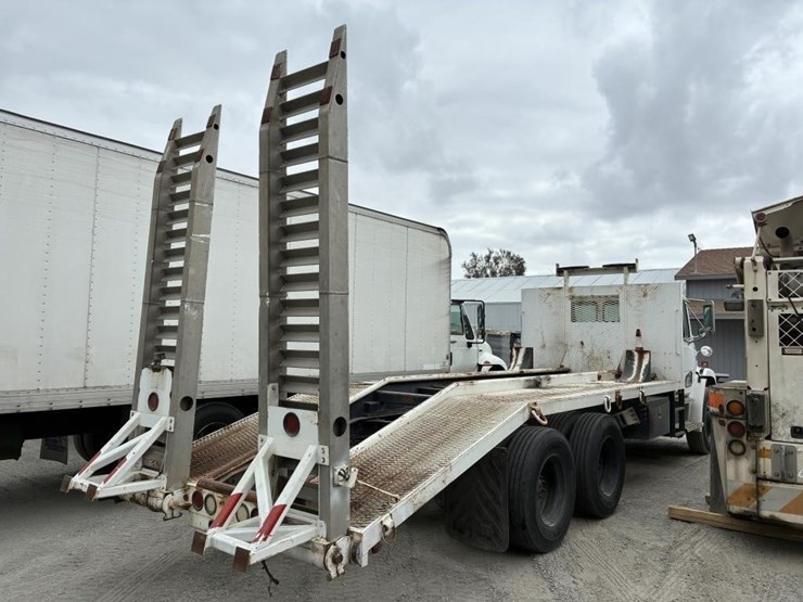 2002-freightliner-fl80-image-3