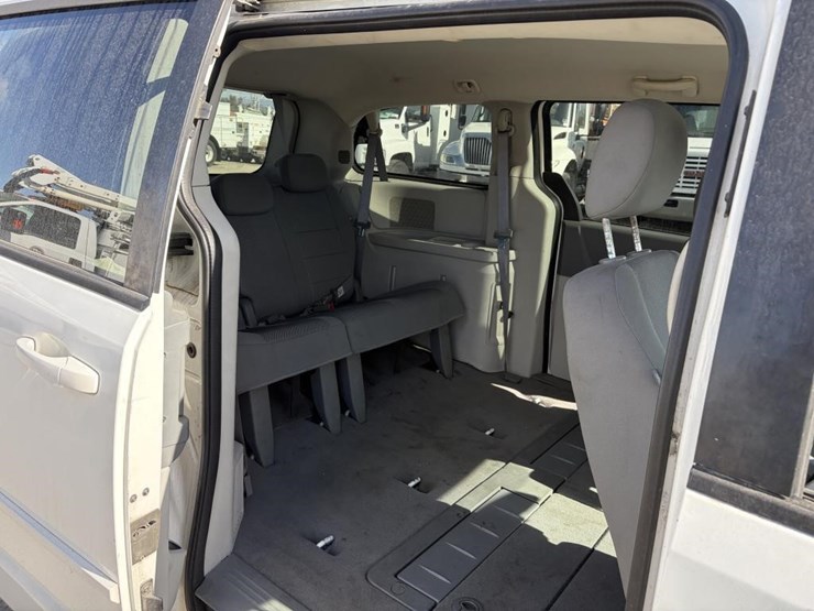 2009-dodge-grand-caravan-se-image-11