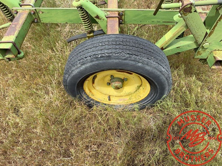 john-deere-12-image-7