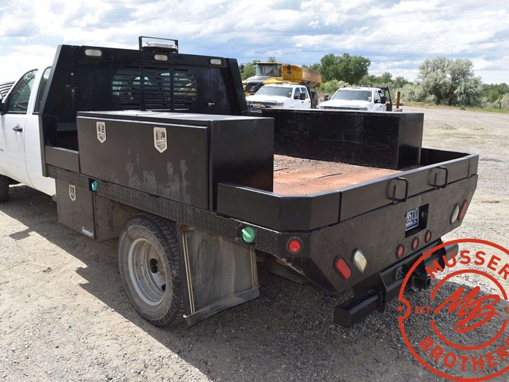 2013-chevrolet-3500-image-28