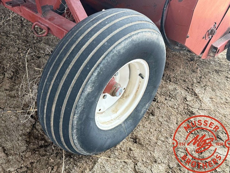 hesston-4570-image-17