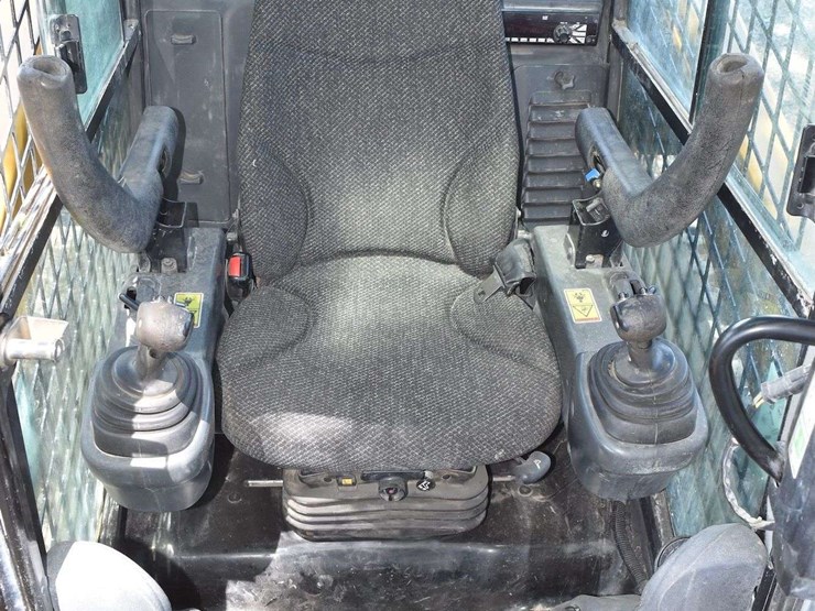2016-caterpillar-d2-image-42
