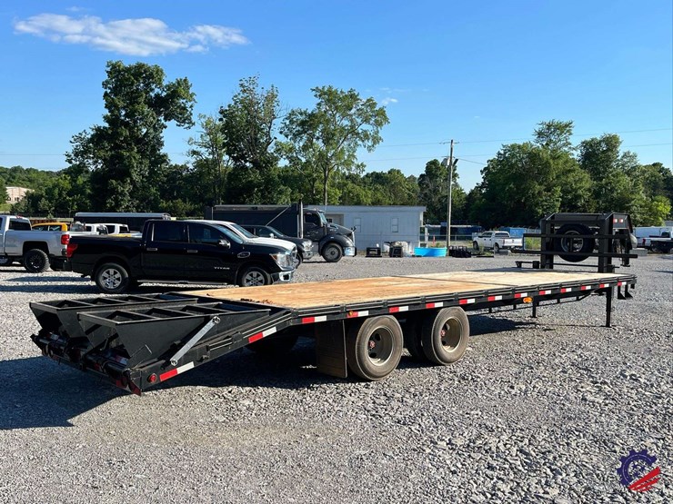 2025-c-&-w-trailers-dual-t/a-flatbed-gooseneck-trailer-image-4