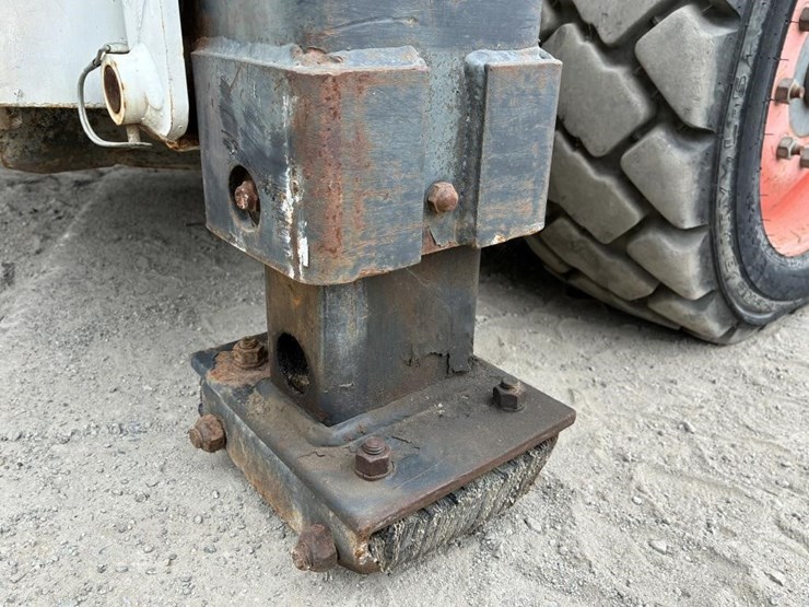 2008-bobcat-s150-image-16