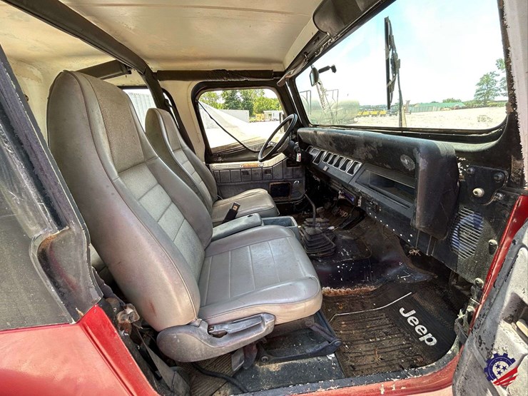 1994-jeep-wrangler-image-54