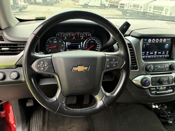2016-chevrolet-suburban-image-13