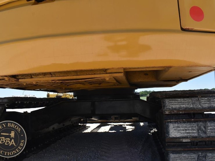 2021-caterpillar-305.5e2-image-32
