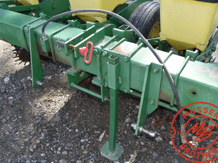 john-deere-30-image-11