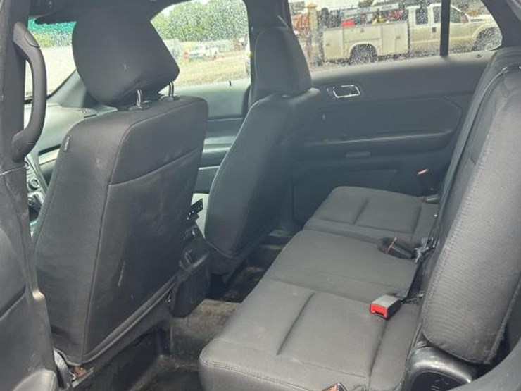 2017-ford-explorer-image-14