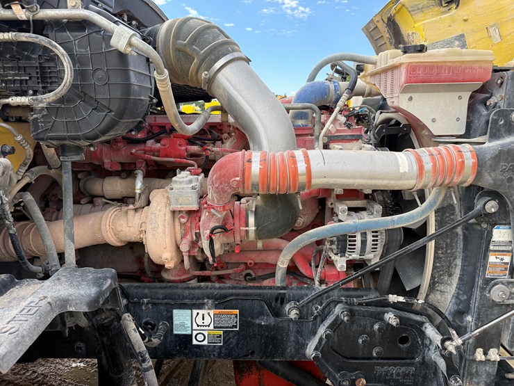 2018-peterbilt-567-image-9