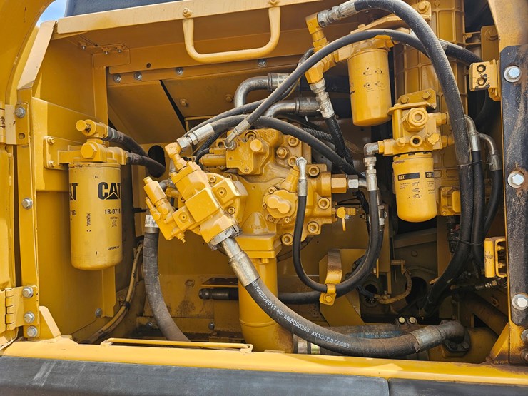 2022-caterpillar-336d2-image-13