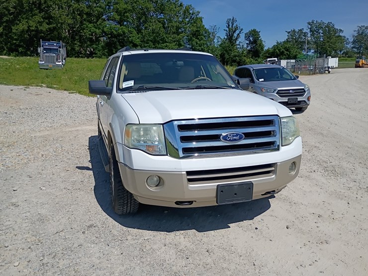 2010-ford-expedition-image-14