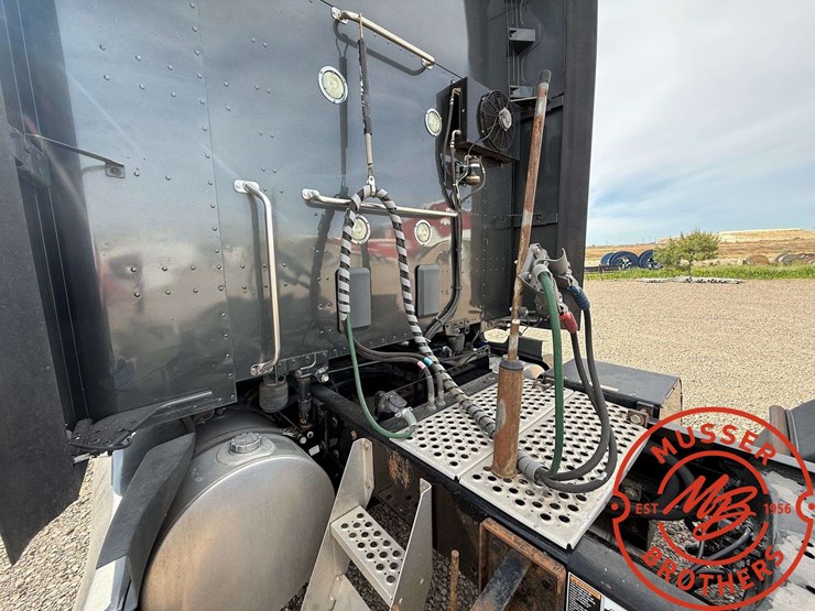 2020-kenworth-t680-image-11