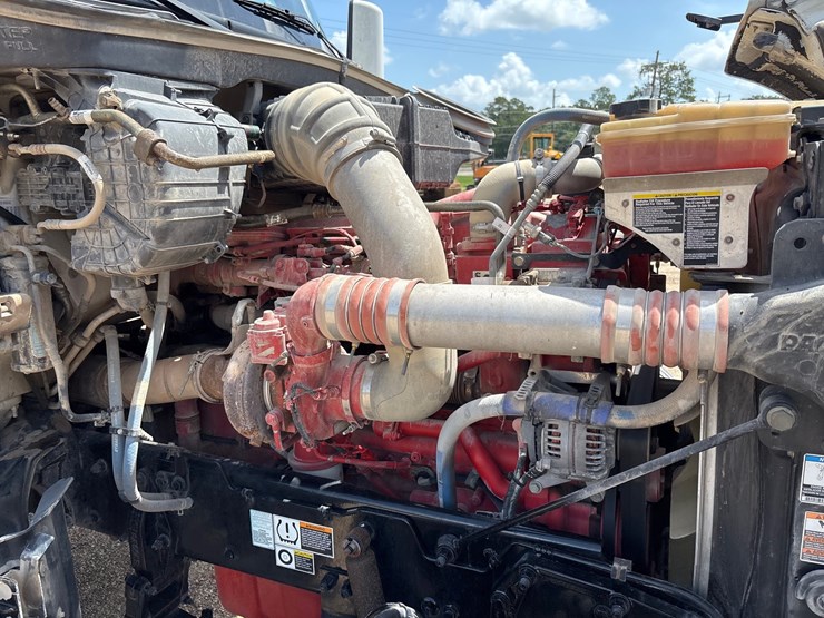 2020-peterbilt-567-image-17