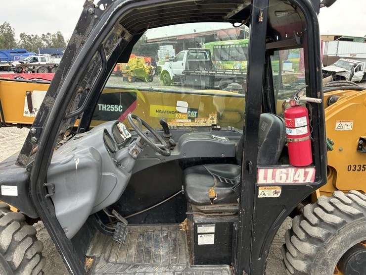 2015-caterpillar-th255c-image-19