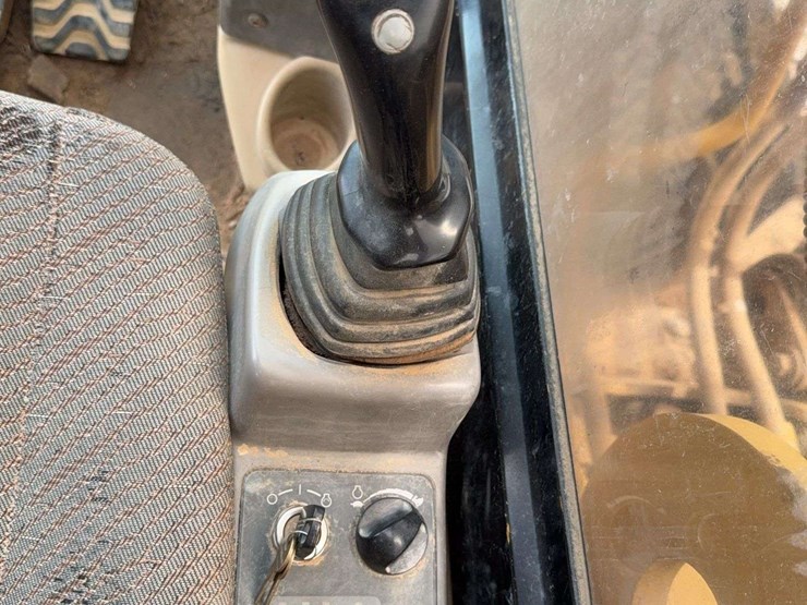 caterpillar-325b-image-35