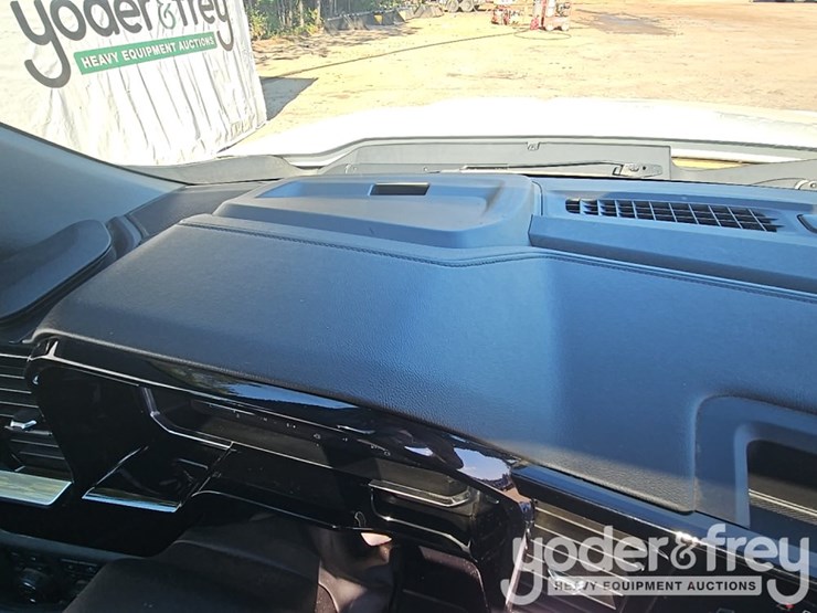 2022-chevrolet-1500-image-50