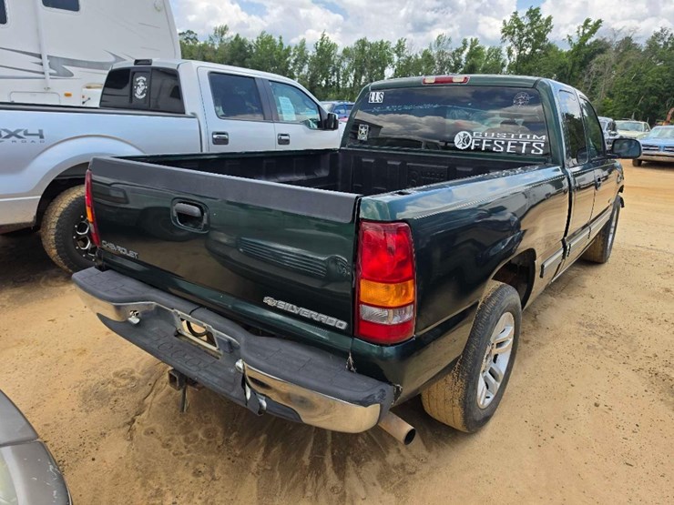 2001-chevrolet-silverado-1500-image-3