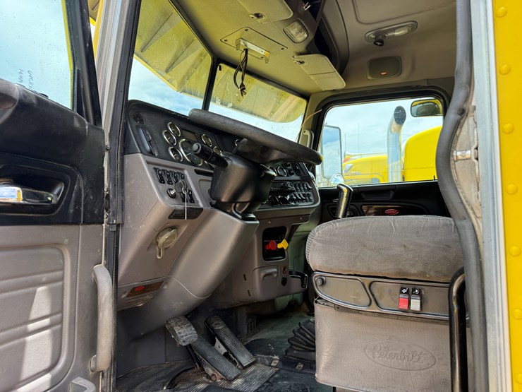 2014-peterbilt-389-image-9