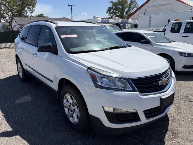 2016-chevrolet-traverse-image-2