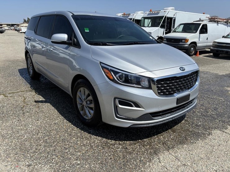 2021-kia-sedona-image-2