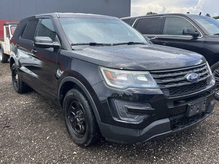 2017-ford-explorer-image-3
