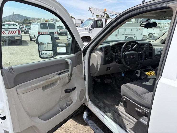 2012-gmc-2500hd-image-12