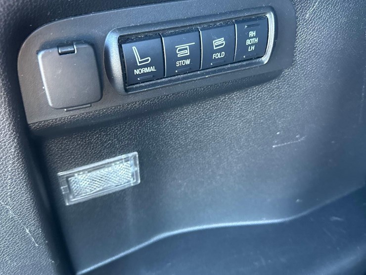 2016-ford-explorer-platinum-image-26