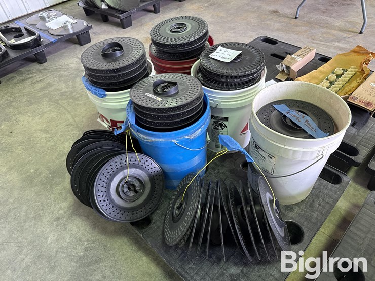 john-deere-planter-seed-plates-image-1
