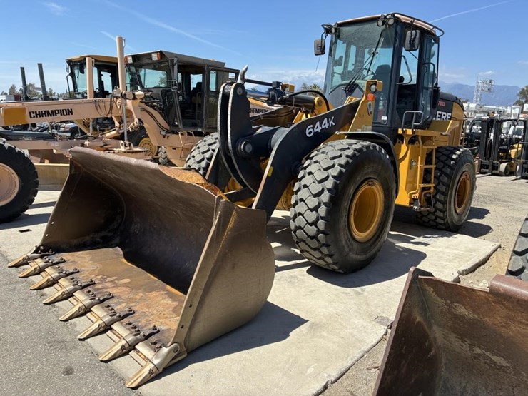 2018-deere-644k-image-1