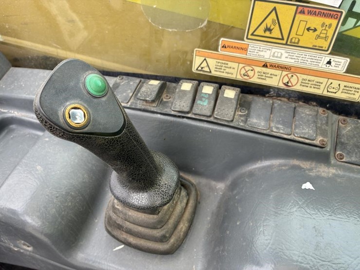 2015-caterpillar-th255c-image-26