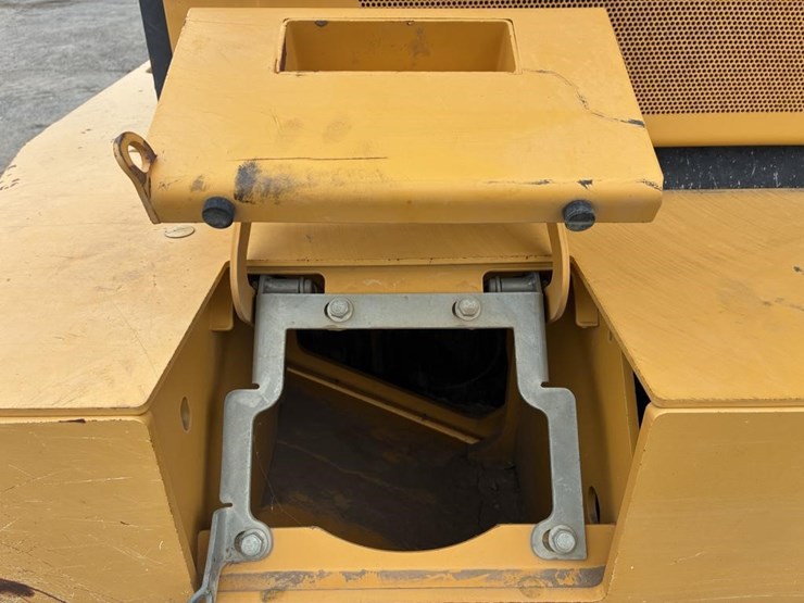 2018-deere-644k-image-14