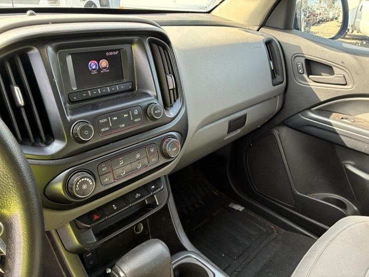 2016-gmc-canyon-image-21
