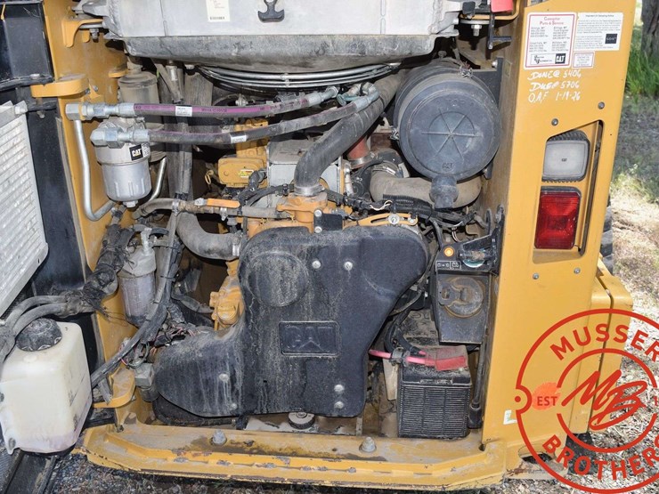 2016-caterpillar-d2-image-37