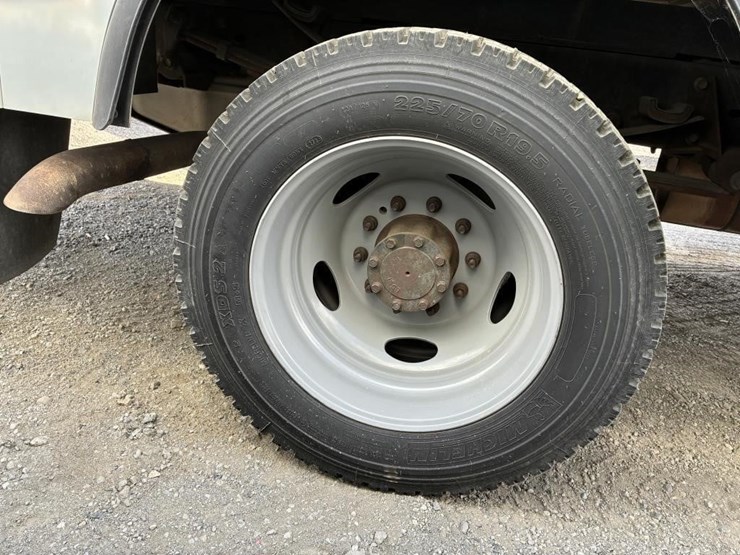 2011-ford-f550-image-5