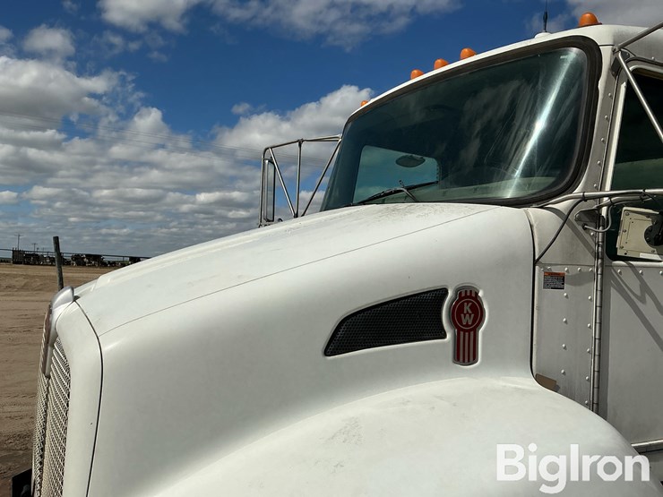 2010-kenworth-t370-image-17