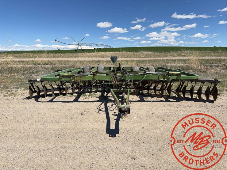 john-deere-235-image-2