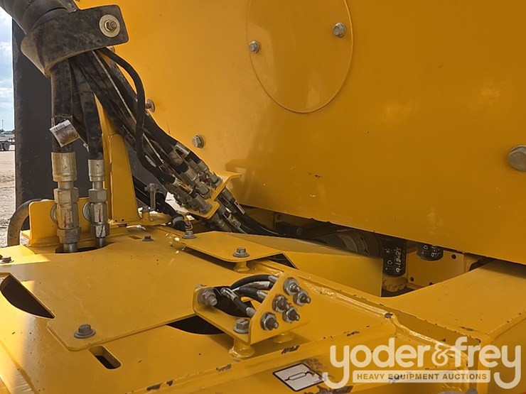 2023-deere-260e-image-17