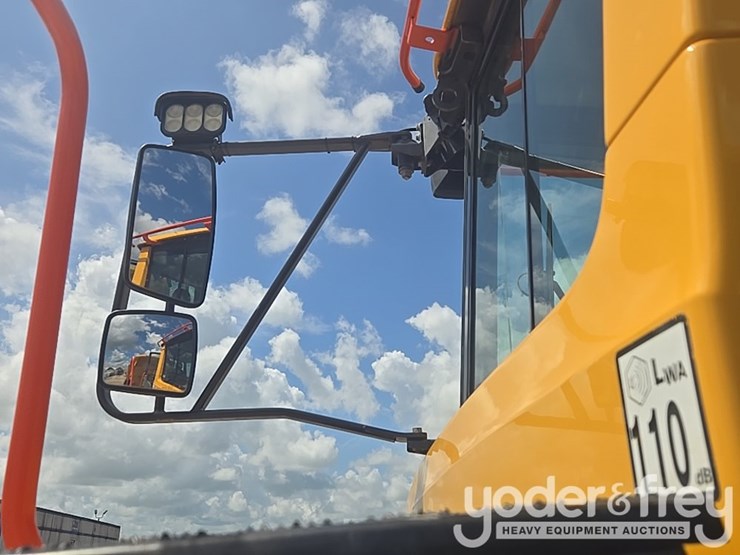2023-volvo-a25g-image-51